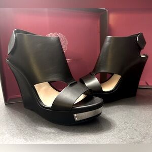 New never worn * Vince Camuto leather wedges 38